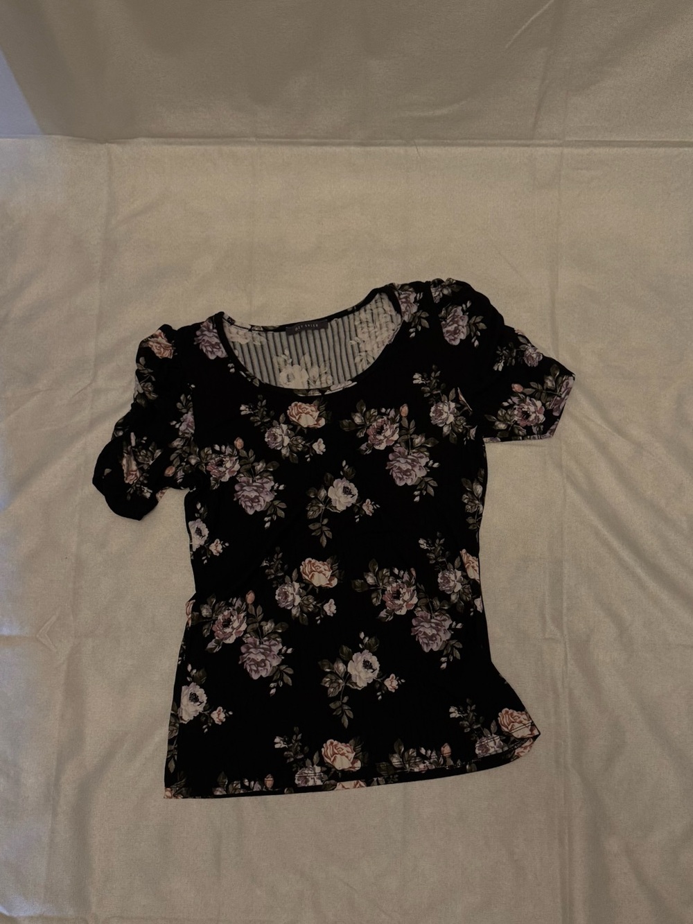 Suzy Shier Black Floral Scoop Neck Short Sleeve Top